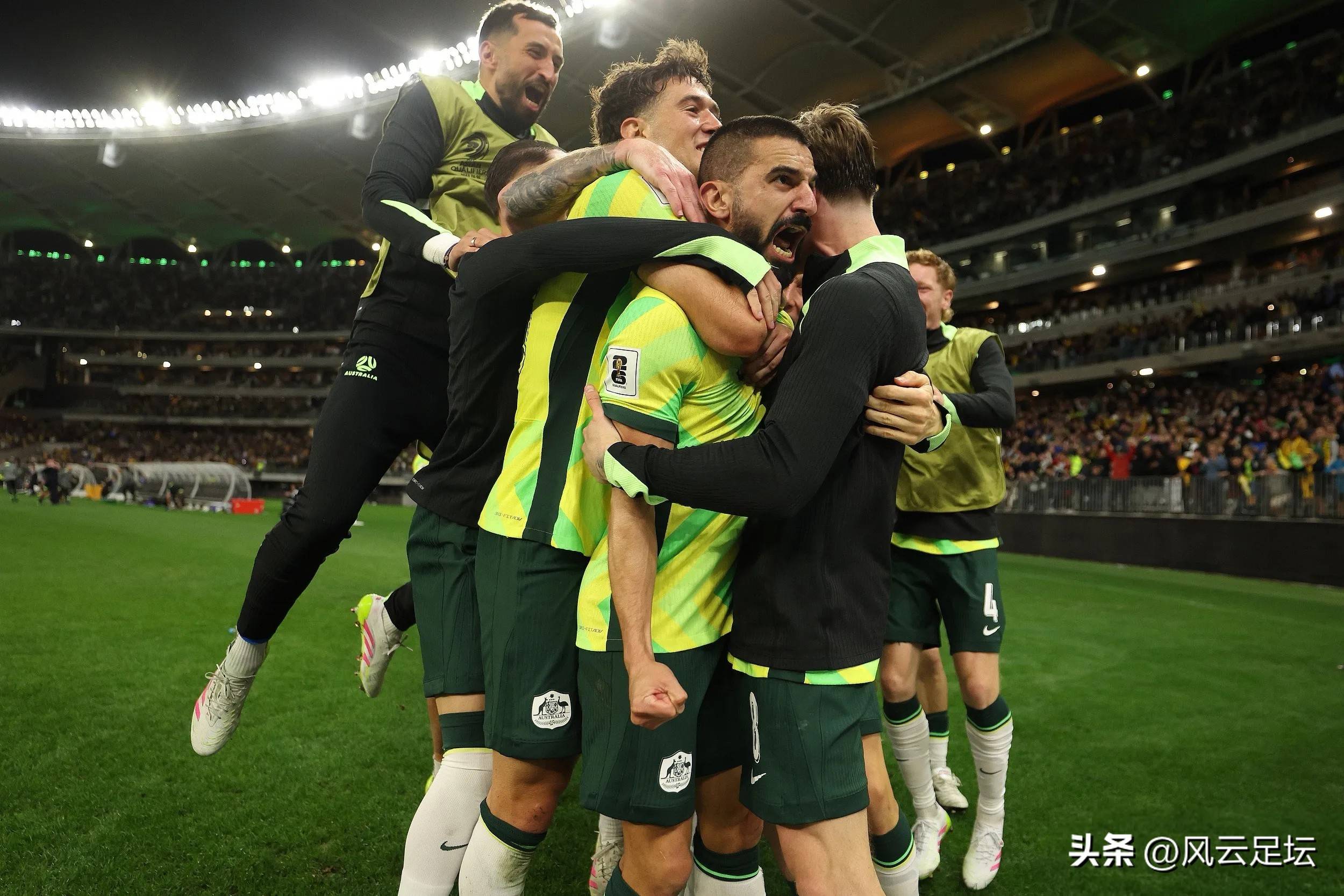 九洲官方网站-Scout在澳大利亚队比赛中失利今晨葡萄牙体育备战足总杯，迈阿密热火今晚豪取连胜瞬间刷屏(葡萄牙比赛最后时刻球迷冲场大四喜)